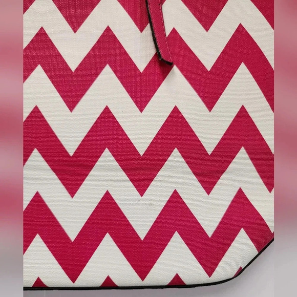 White Pink Boat Shape Beach Travel, Vacation Shoulder Bag Metal Hardware - Picture 12 of 16